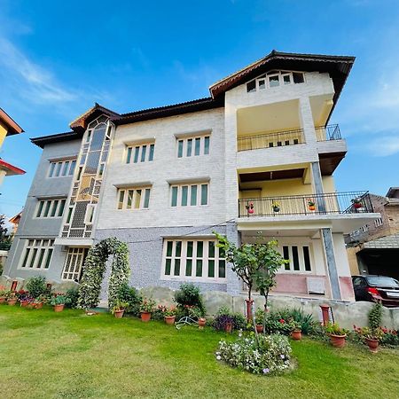 The Khayabaan - Luxurious Home Stay Away From Home Srinagar  Ngoại thất bức ảnh