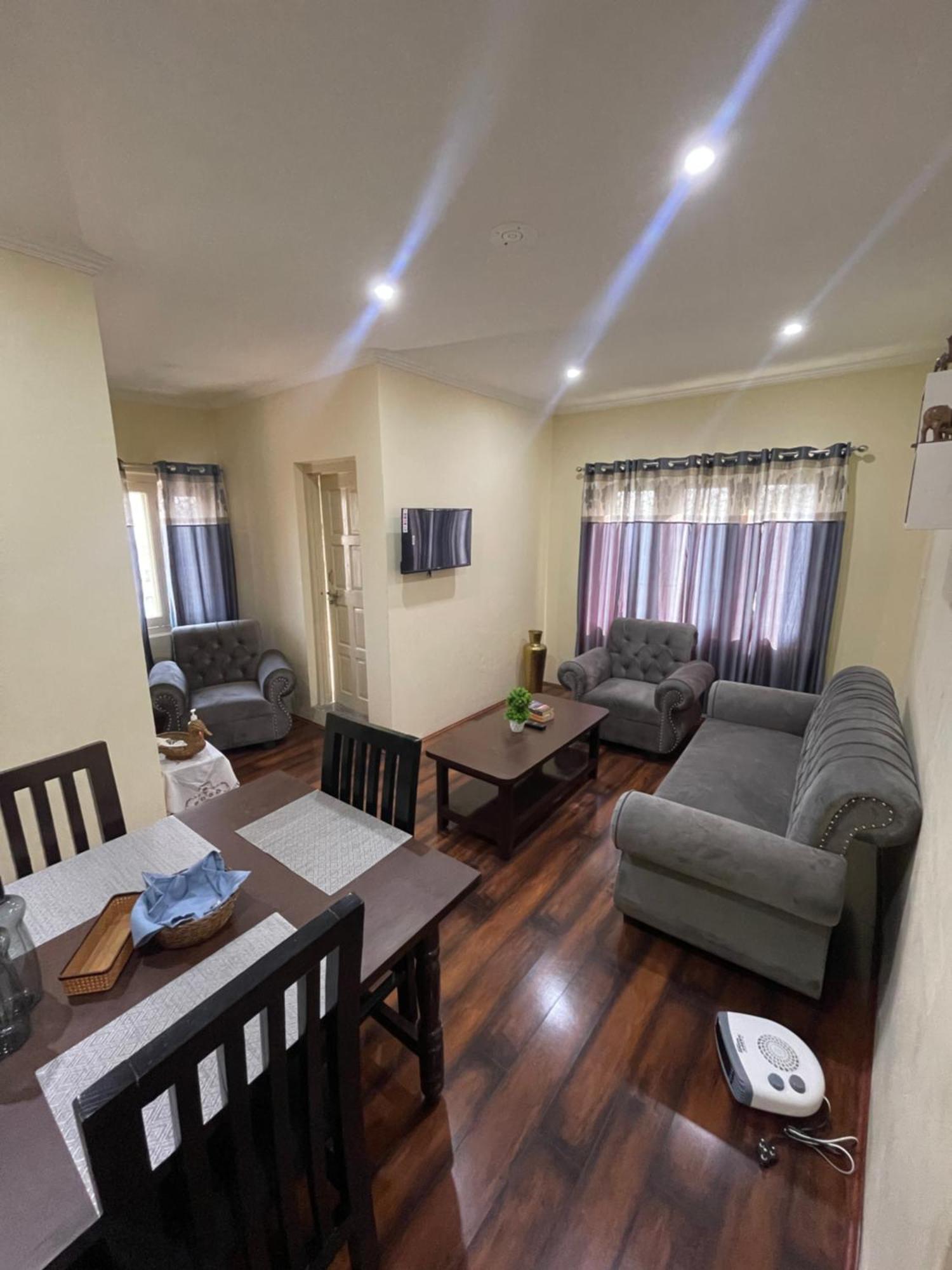 The Khayabaan - Luxurious Home Stay Away From Home Srinagar  Ngoại thất bức ảnh