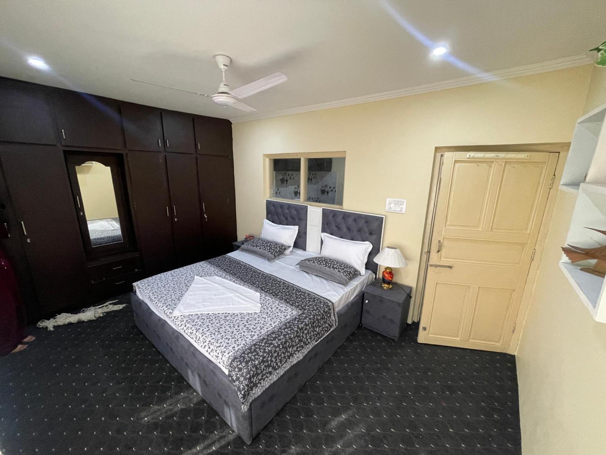 The Khayabaan - Luxurious Home Stay Away From Home Srinagar  Ngoại thất bức ảnh