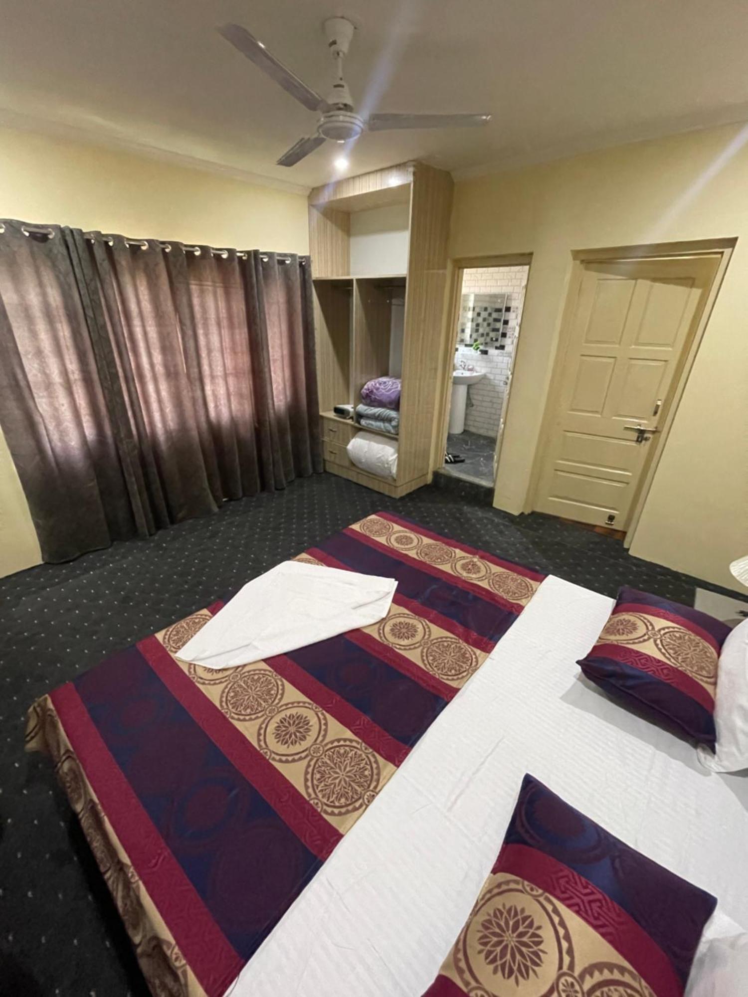 The Khayabaan - Luxurious Home Stay Away From Home Srinagar  Ngoại thất bức ảnh