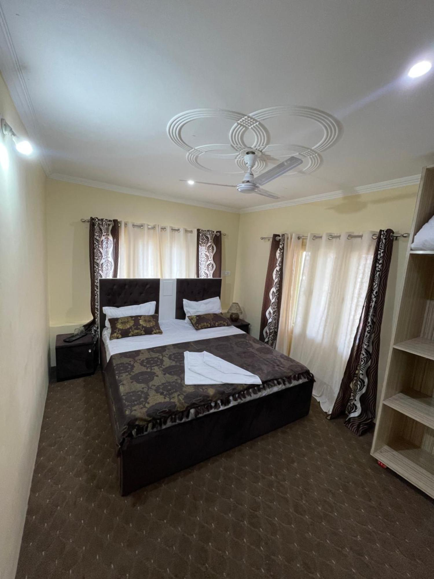 The Khayabaan - Luxurious Home Stay Away From Home Srinagar  Ngoại thất bức ảnh