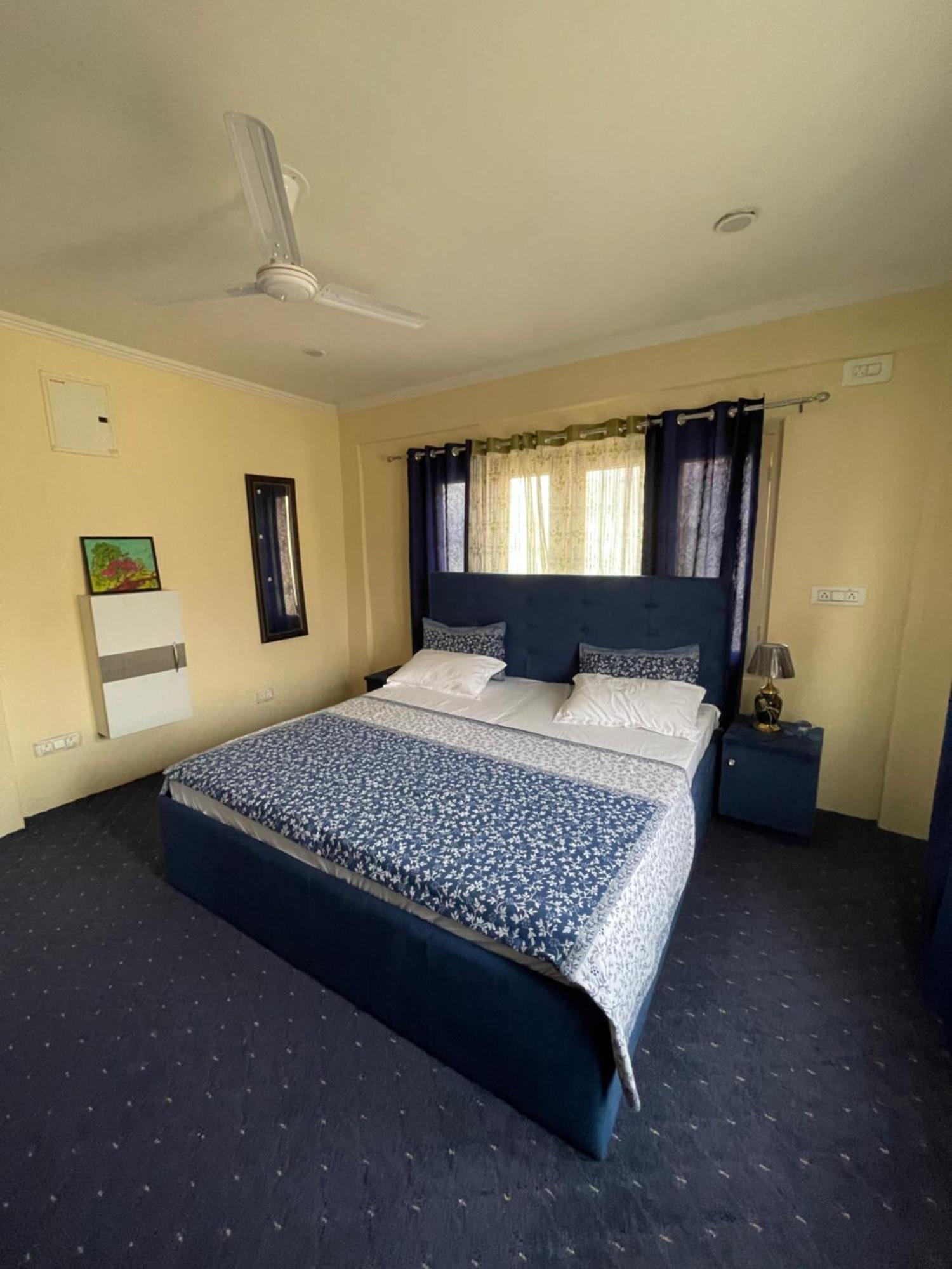 The Khayabaan - Luxurious Home Stay Away From Home Srinagar  Ngoại thất bức ảnh