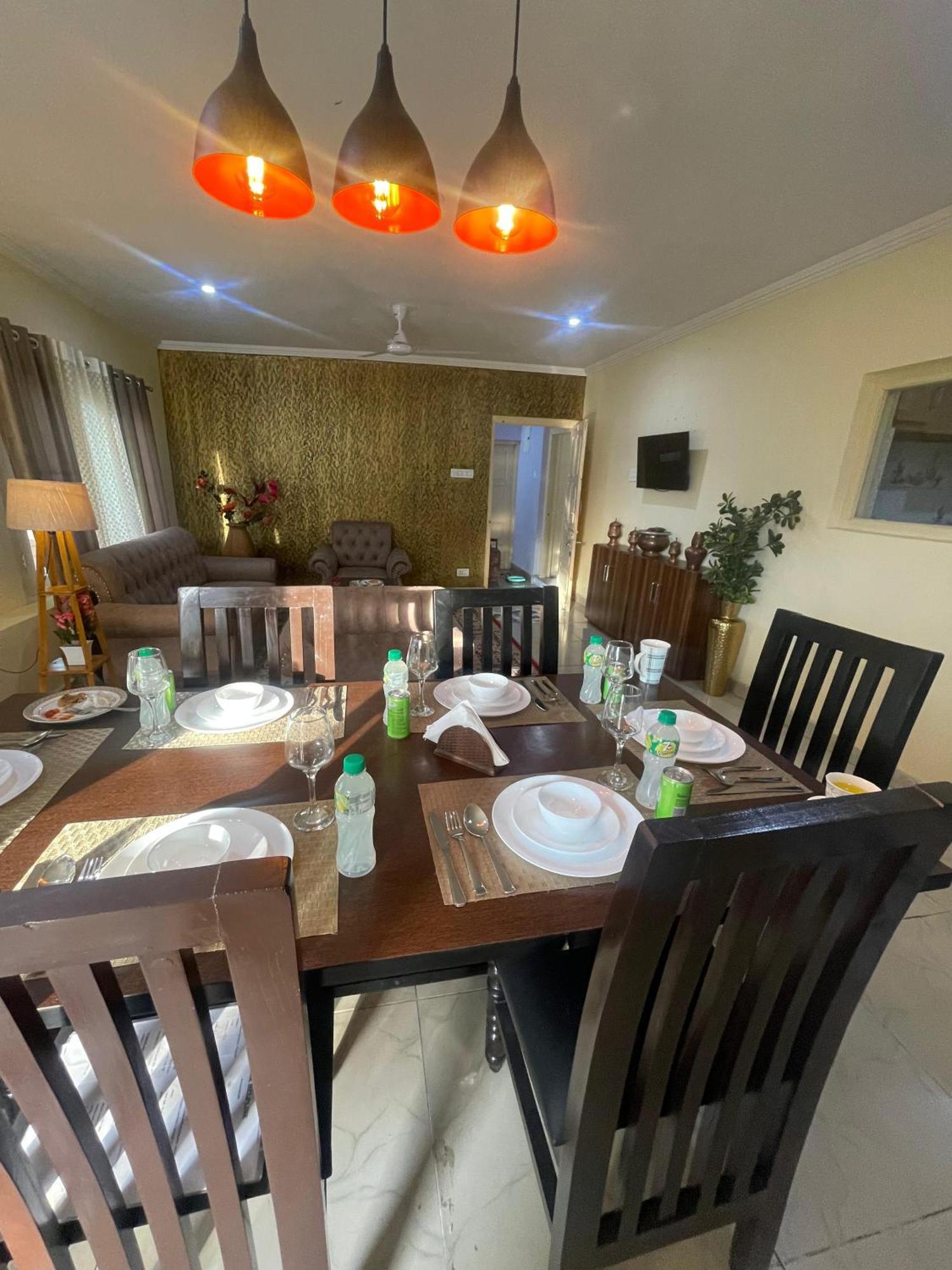 The Khayabaan - Luxurious Home Stay Away From Home Srinagar  Ngoại thất bức ảnh